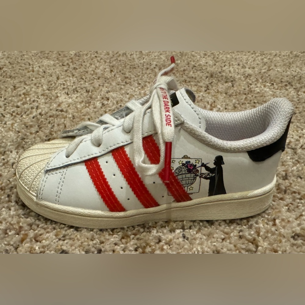 EUC/VGUC Size 9 Adidas Superstar Shoes w/ a Star Wars Design - Picture 11 of 16